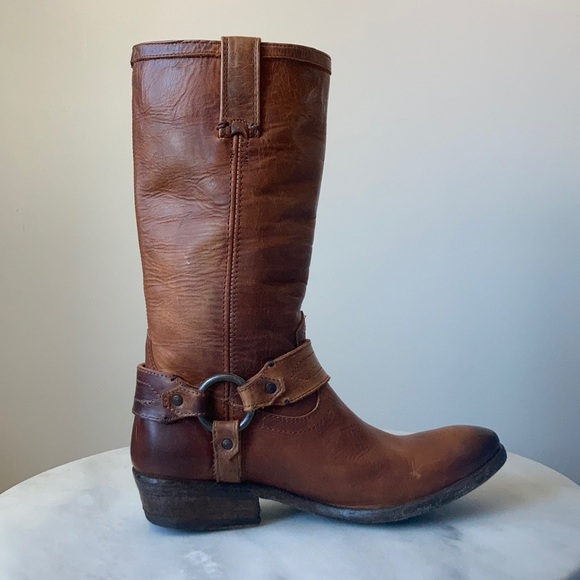 NWT FRYE CARSON HARNESS COGNAC TALL BOOTS SIZE 7M